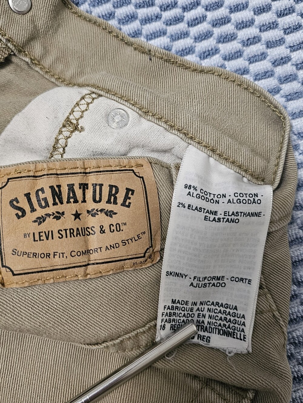 Levi's Signature Khaki Men's Skinny Jeans - Size 28 - Picture 4 of 7